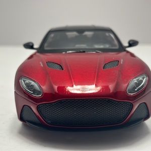 Welly 1:24 Aston Martin DBS Superleggera Diecast